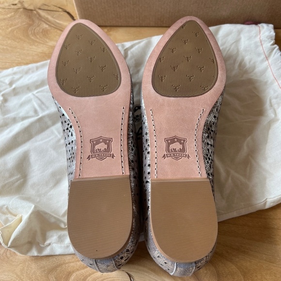 NIB TRASK FARRAH PERFORATED FLATS 7 PEWTER METALLIC LASER CUT LOAFER CASUAL - Picture 9 of 11